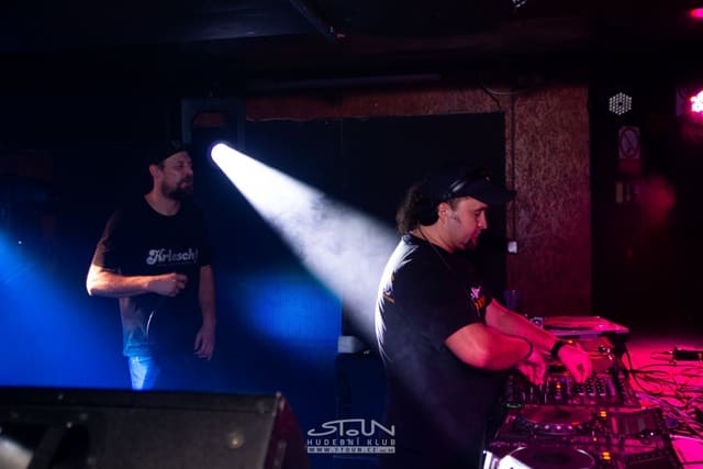Fotografie z akce: No!se w/ Hrr.nec & Mc Vaant