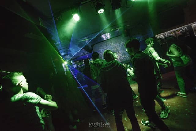Fotografie z akce: VAULT w/ Symbiotik crew LIVE
