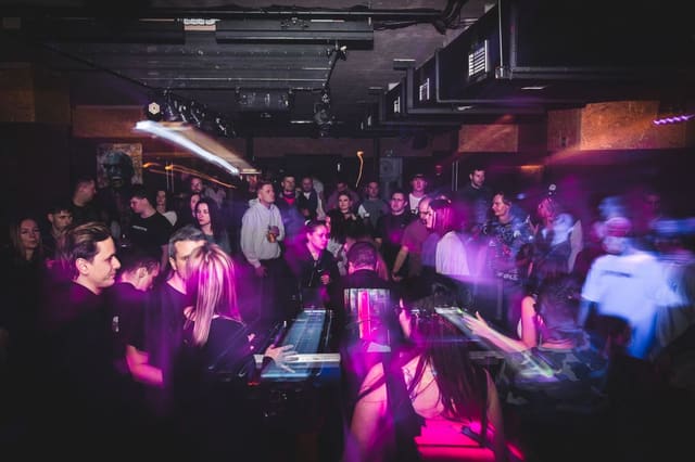 Fotografie z akce: Last Invasion 360 w/ Dj Pixie