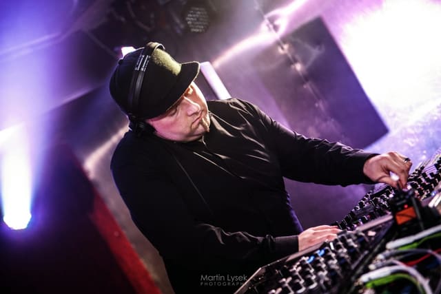 Fotografie z akce: Resonance 2 w/ Nemesys & Rob Nash