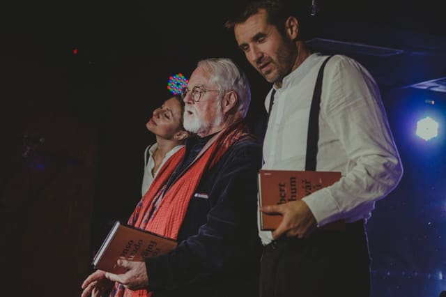 Fotografie z akce: LISTOVÁNÍ S ROBERTEM FULGHUMEM