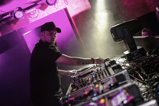 Fotografie z akce: No!se w/ Tantrum Desire (UK)