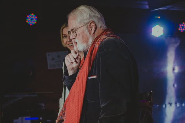 Fotografie z akce: LISTOVÁNÍ S ROBERTEM FULGHUMEM