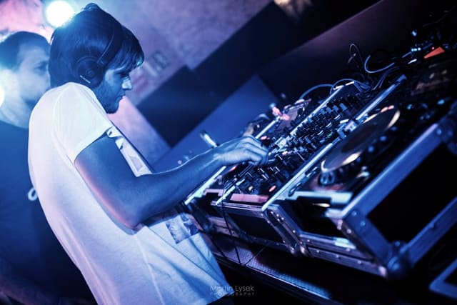 Fotografie z akce: RESONANCE WITH A.RENWICK (UK/HN)