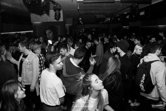 Fotografie z akce: No!se w/ Hrr.nec & Mc Vaant