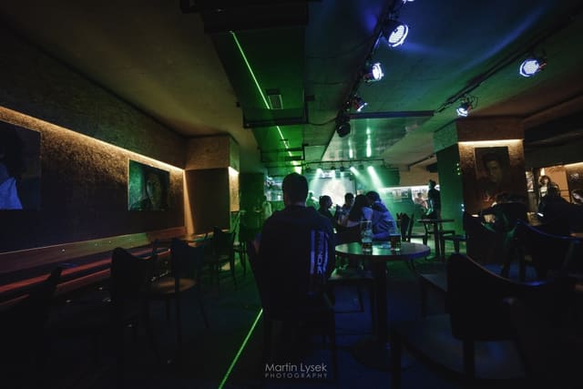 Fotografie z akce: VAULT w/ Symbiotik crew LIVE
