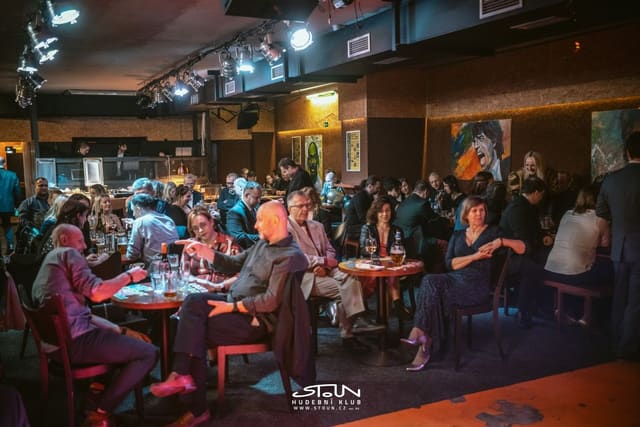 Fotografie z akce: Narozeninový ples STOUNu - 31 let