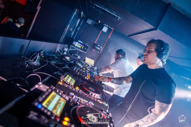 Fotografie z akce: Gunfingers pres. Lock'n'Load w/ ZIGI SC