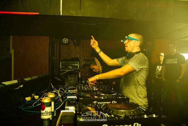 Fotografie z akce: Beats for Love X-Mas w/ Lucca & Chris Sadler