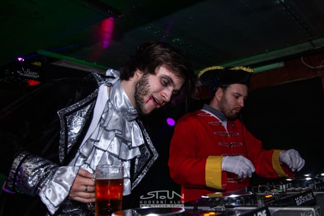 Fotografie z akce: Bass Invasion - carnival edition
